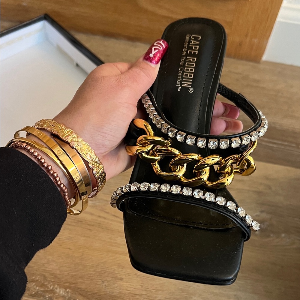 Cape Robin Black and Gold Chain Sandals